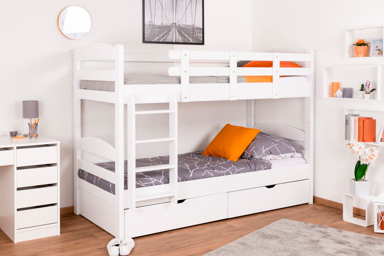 Stockbett für Erwachsene "Easy Premium Line" K21/n inkl. 2 Schubladen und 2 Abdeckblenden, Kopf- und Fußteil gerundet, Buche Vollholz massiv Weiß - 90 x 200 cm (B x L), teilbar